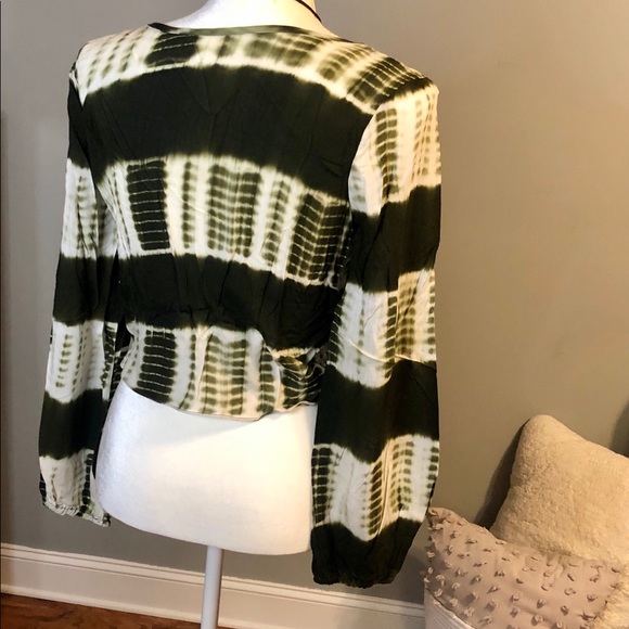 Line & Dot-Revolve - Shibori Reversible Twist Top - Picture 16 of 16